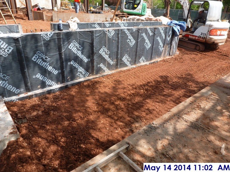 Compacting 2 lift along foundation walls at column line 1 from G.1-E.3 Facing North-East(800x600)